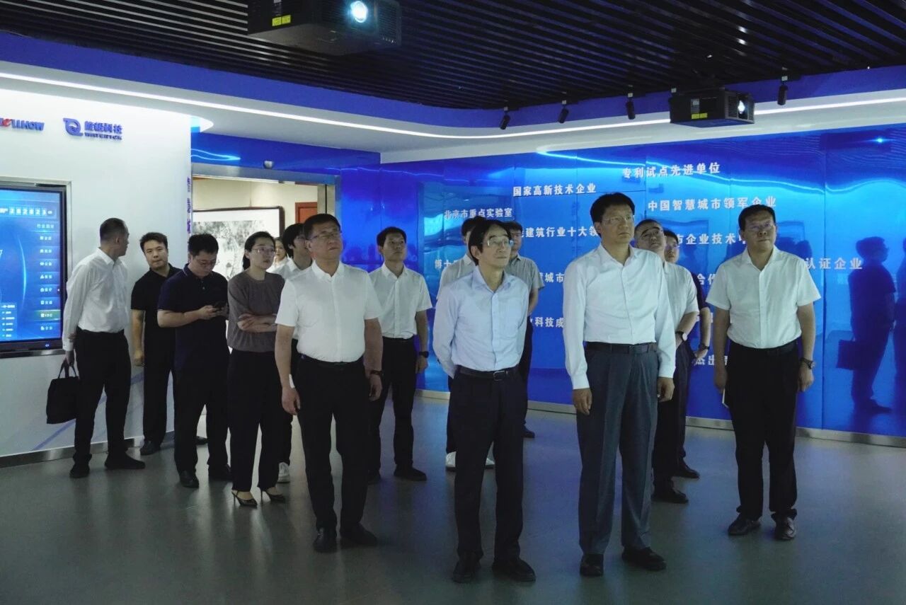 南昌市委副書記、市長高世文調(diào)研泰豪—以AI賦能韌性城市建設(shè)情況